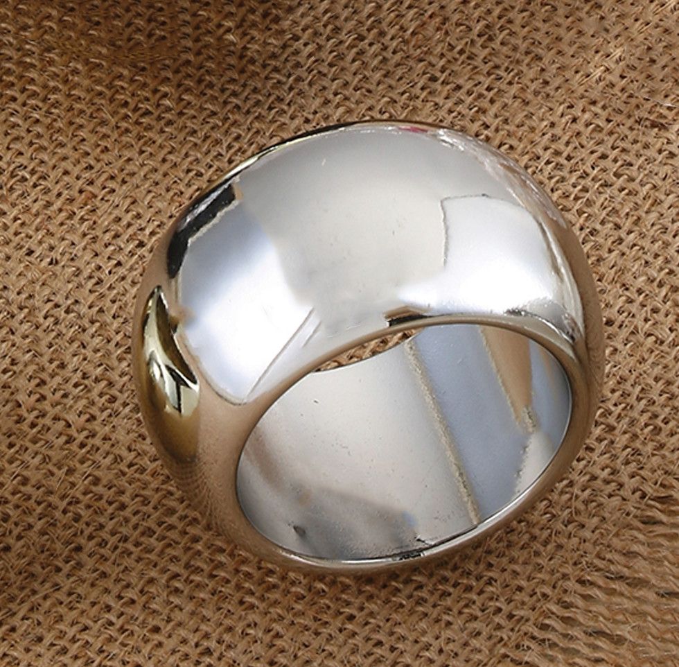 SILVER PLASTIC NAPKIN RINGS  6 PCS