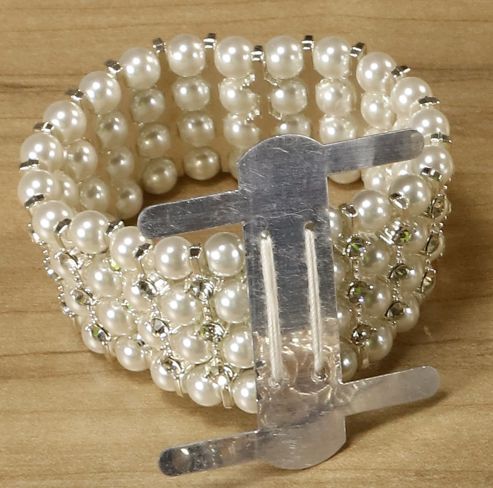 1.25’’ PEARL AND RHINESTONE WRISLET