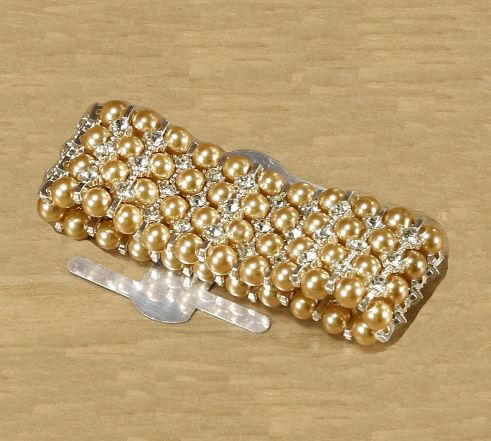 1.25’’ PEARL AND RHINESTONE WRISLET