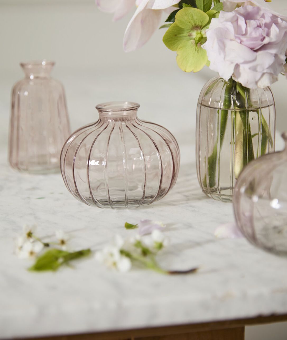 3.25"H-4.5"H LIGHT PINK LIVI GLASS BUDVASE (PRICE PER SET OF 3)