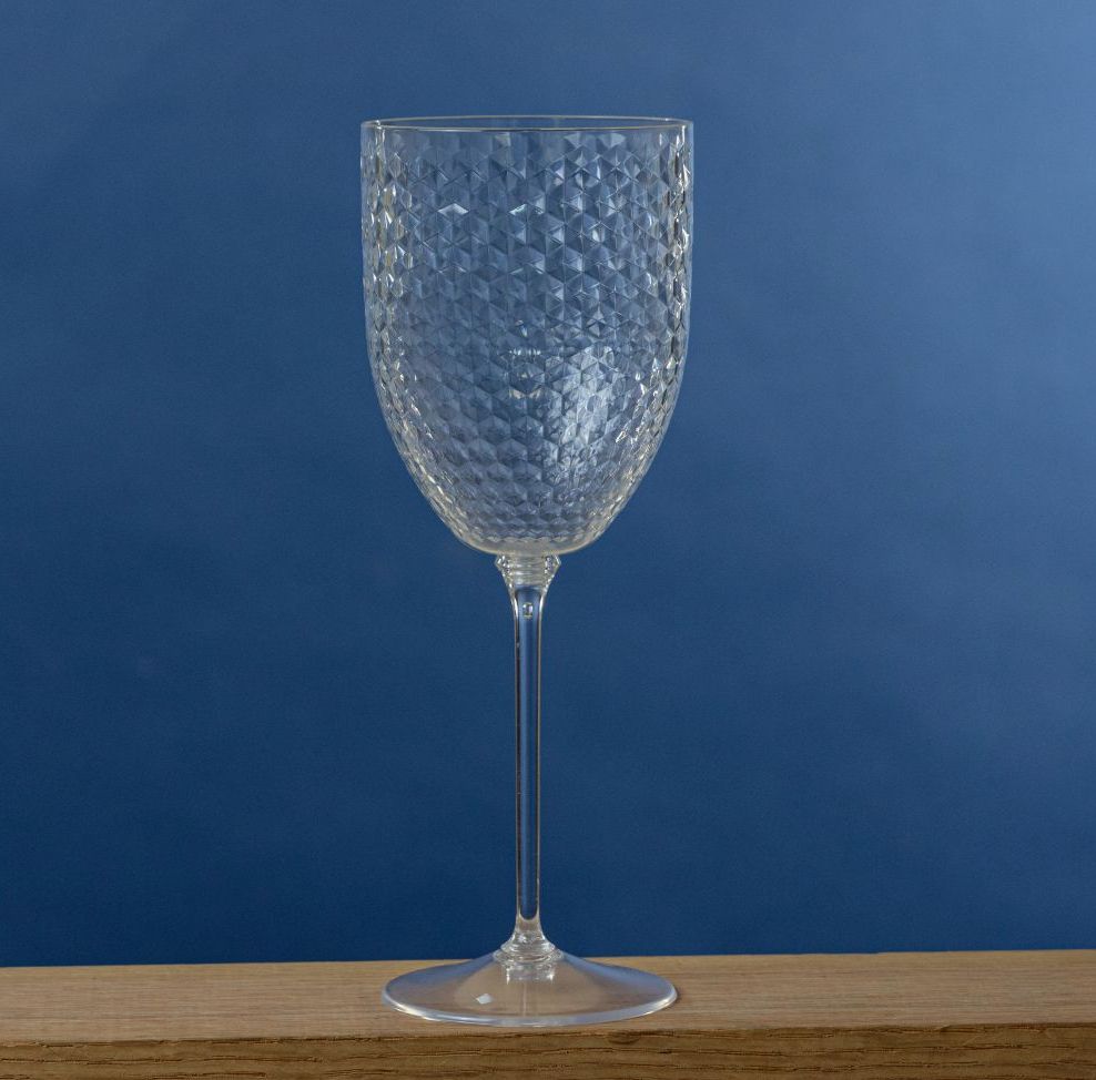8.5" DIAMOND CUT WINE GLASS, 6 PCS.   ND