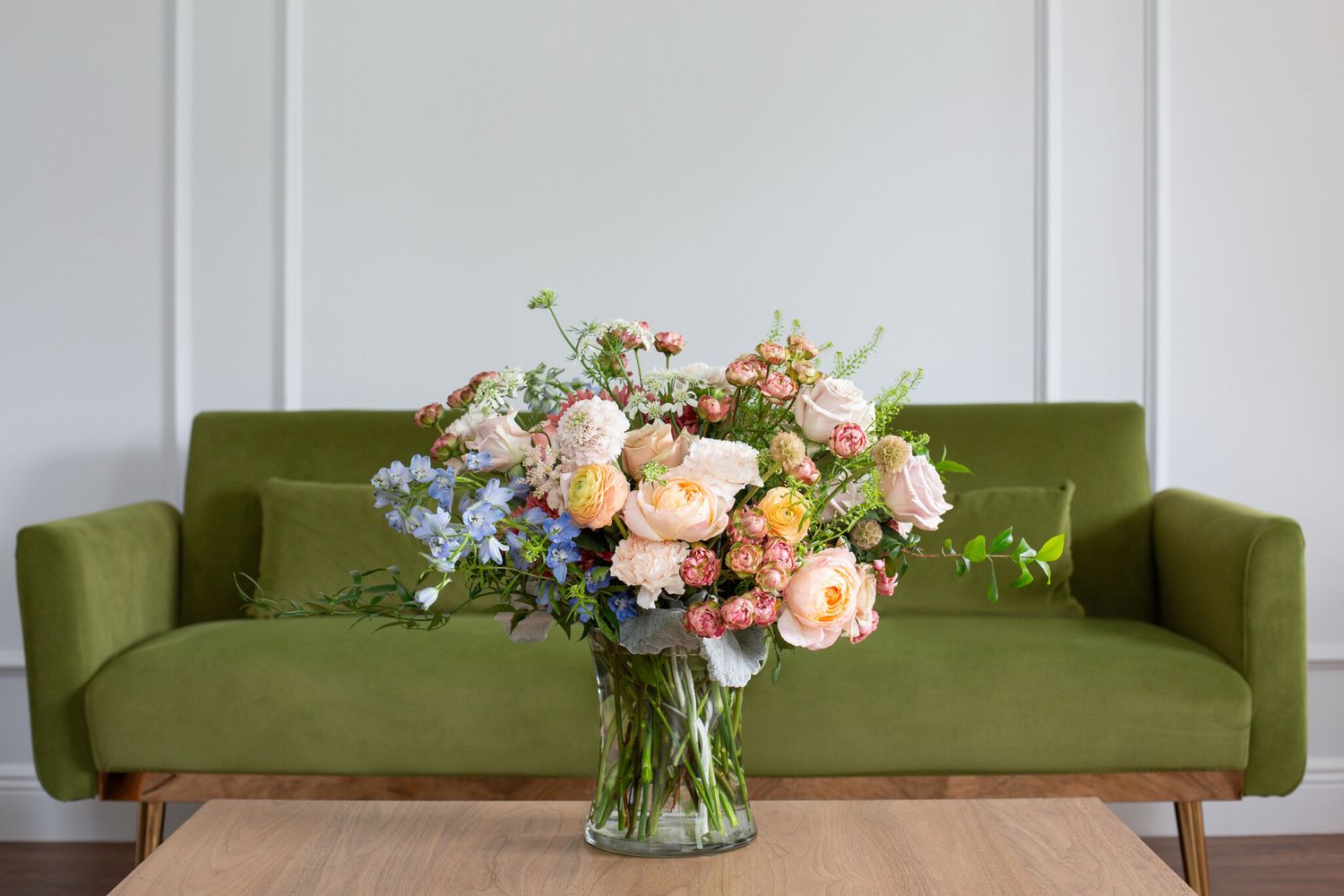 CRYSTAL CLEAR GLASS GATHERING VASE