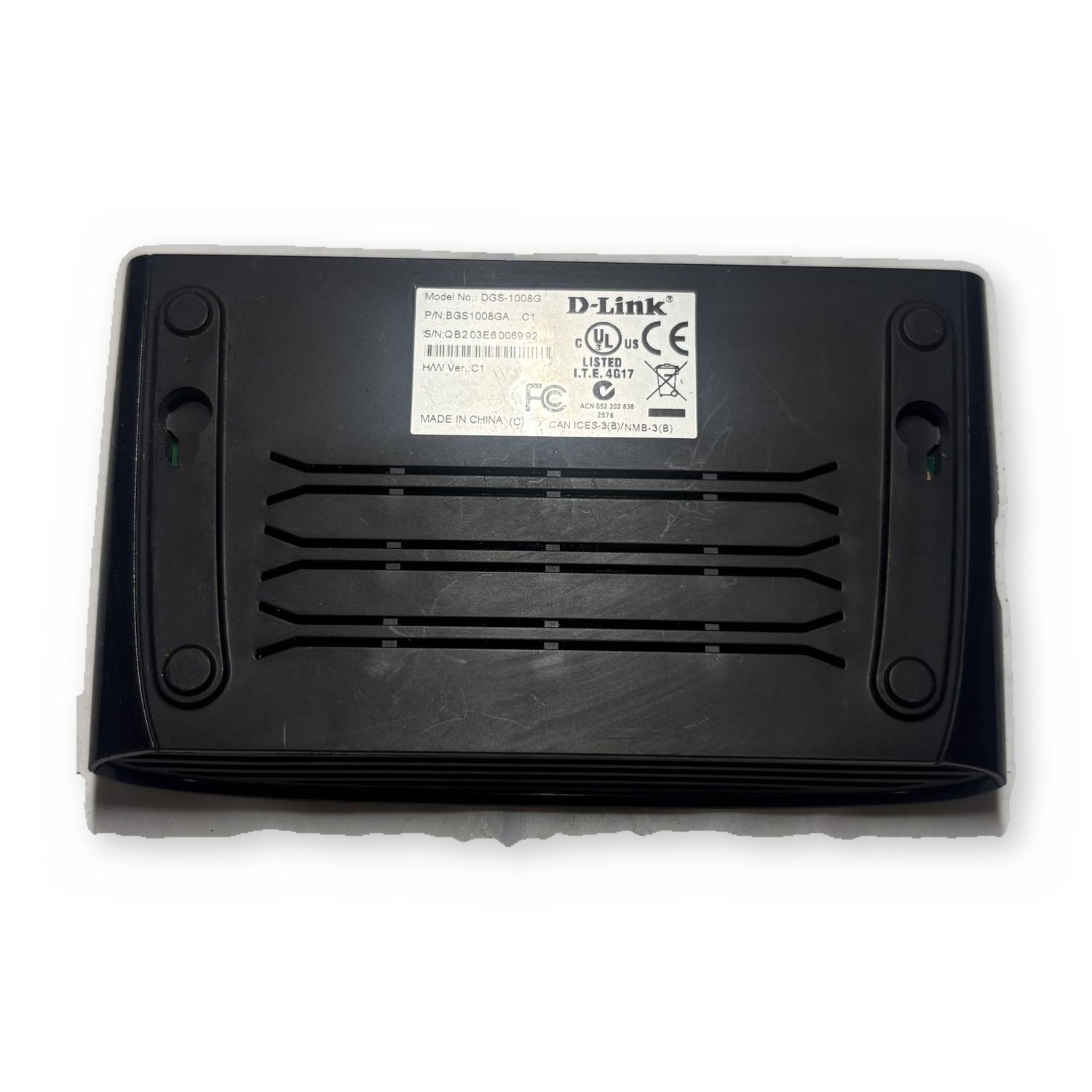 D-Link 8-Port 10/100 Fast Ethernet Unmanaged Network Switch — photo 3