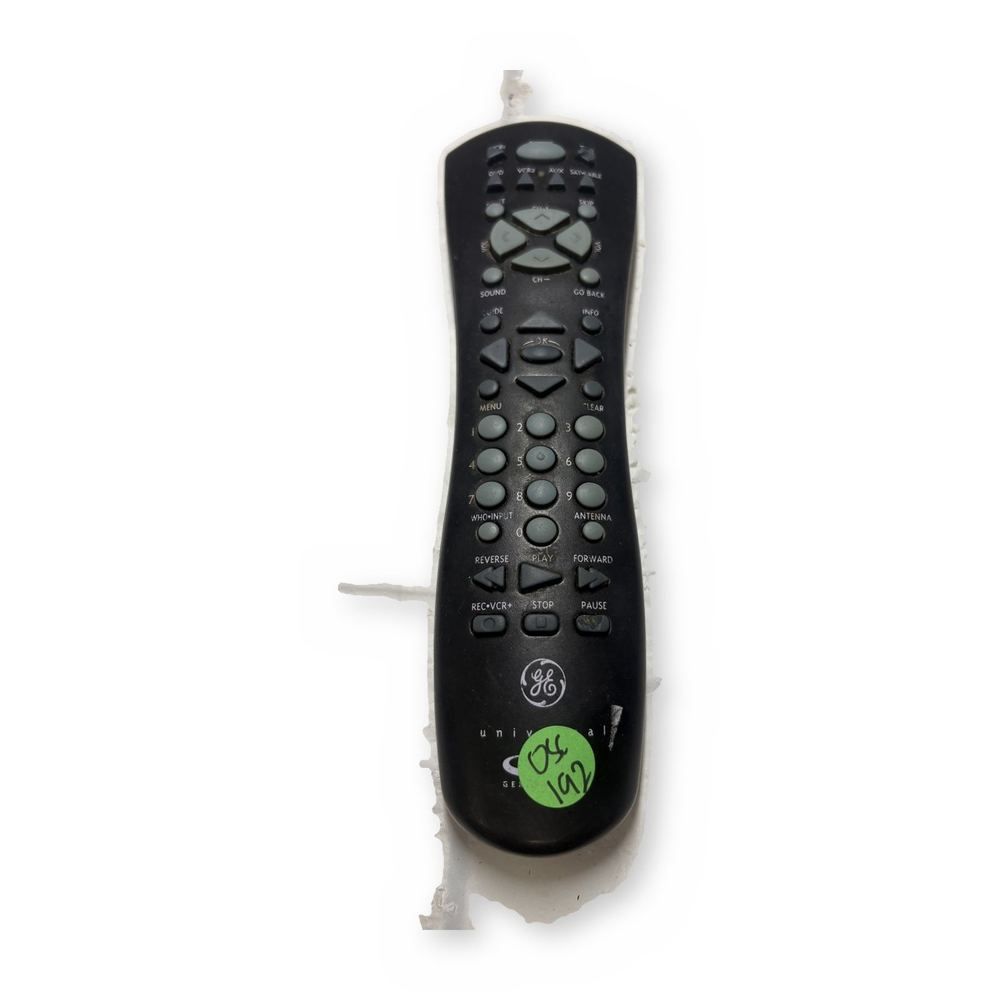 GE Universal Remote Control TV VCR DVD Cable Compatible — photo 1