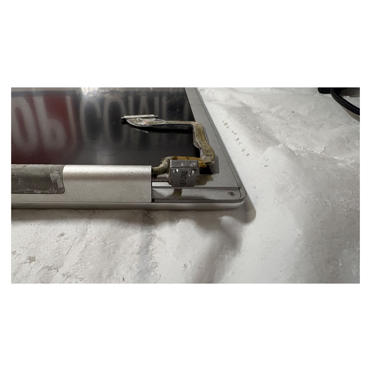 Apple MacBook Pro 15in A1226 LCD Display Screen Lid Assembly 2007 - For Parts / Not Working — photo 4