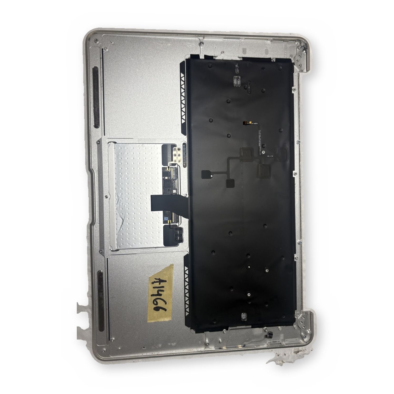 MacBook Air 13in A1466 Top Case Palmrest US Keyboard - Cracked Trackpad Parts - For Parts / Not Working — photo 4