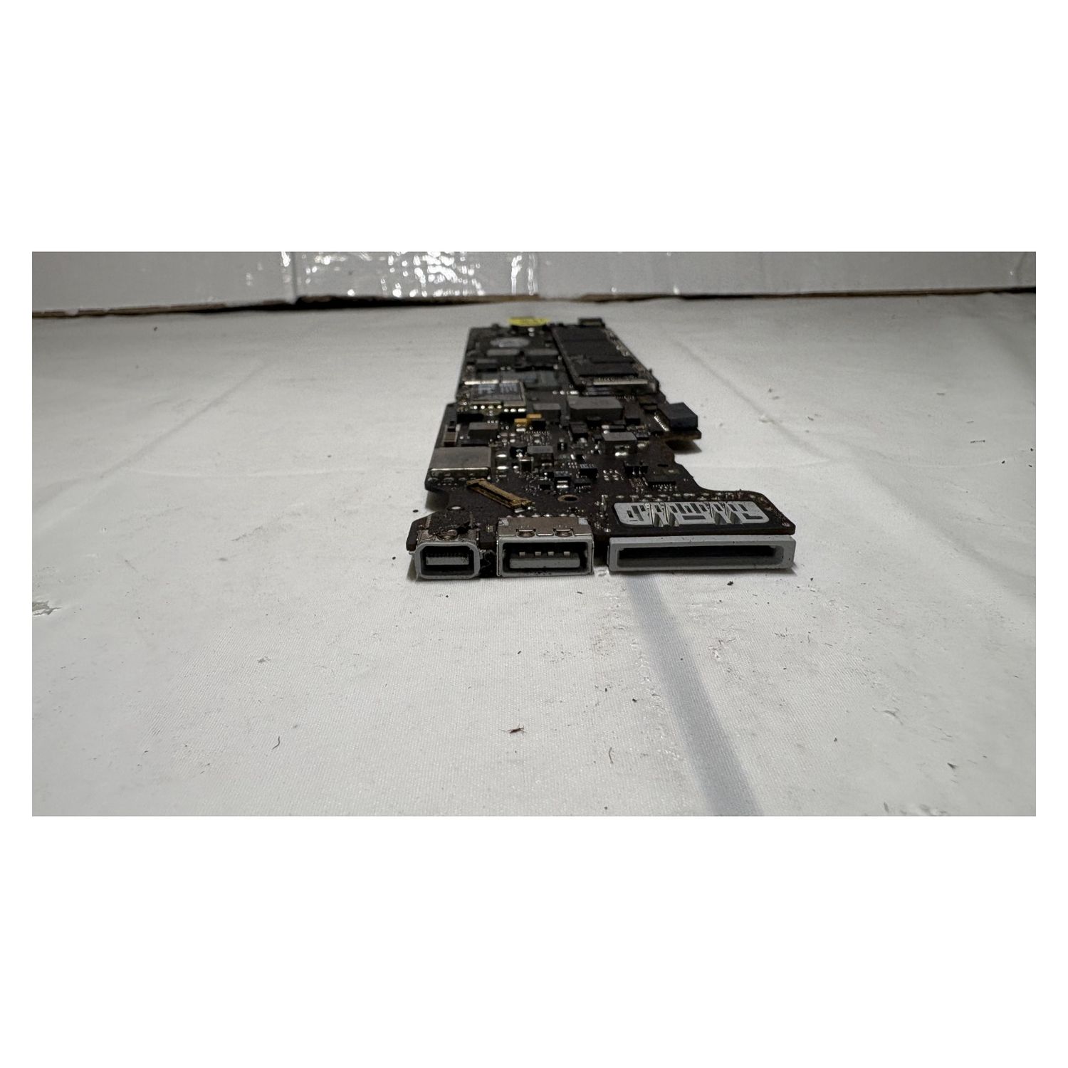 Apple MacBook Air Logic Board Motherboard PCB CPU Visible - For Parts / Not Working — photo 4