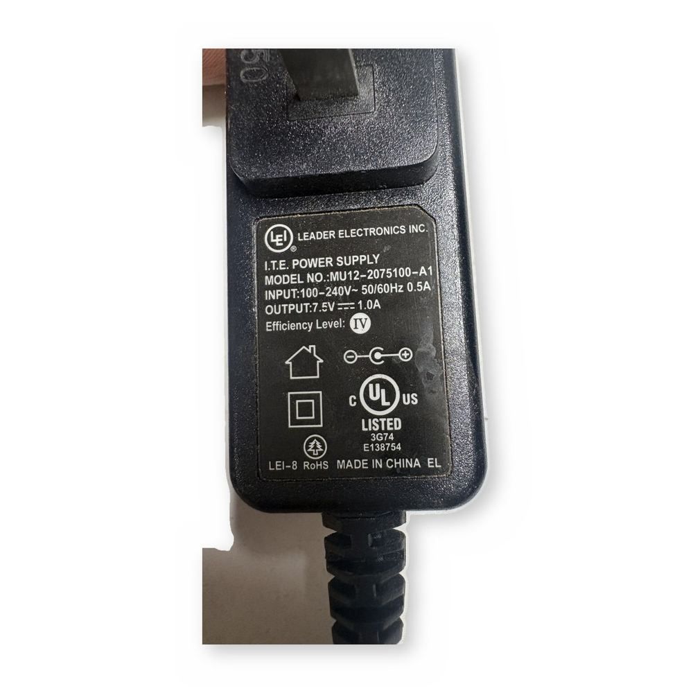 Generic AC DC Power Adapter 5V Wall Charger Barrel Connector — photo 1
