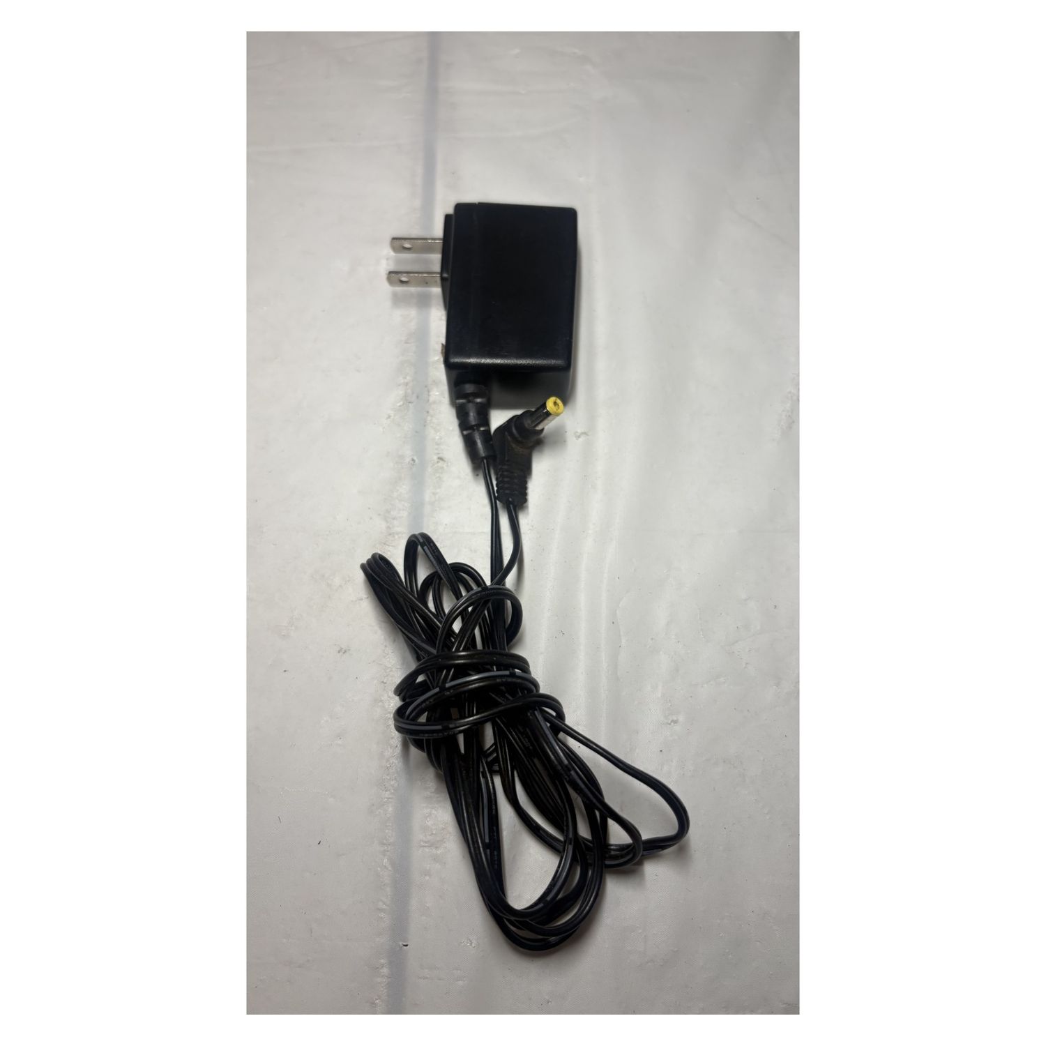 Small AC DC Power Adapter Wall Charger Yellow-Tip Barrel Connector — photo 3