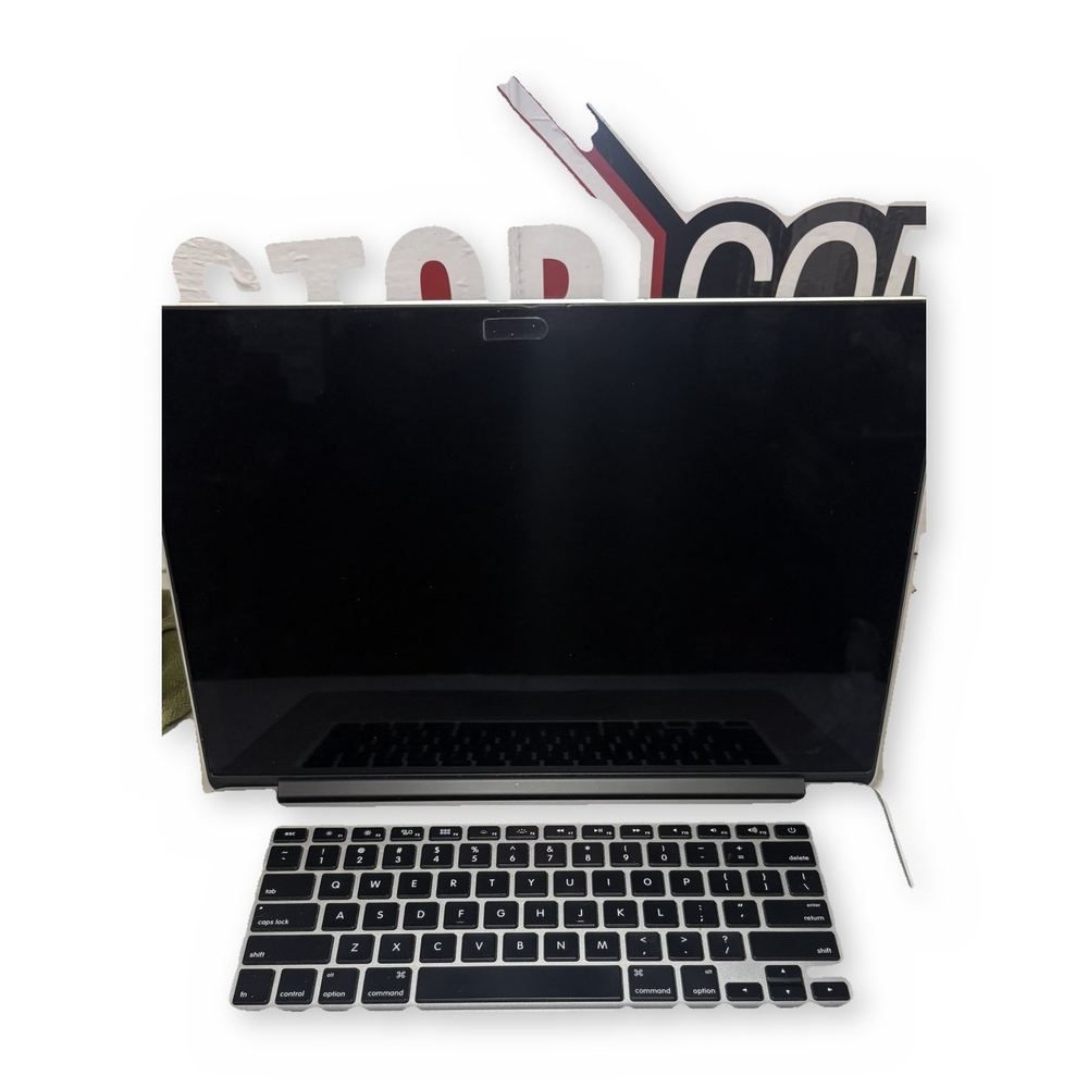 Apple MacBook Pro 15 Retina Not Working Silver 2015-2016 - For Parts / Not Working — photo 1