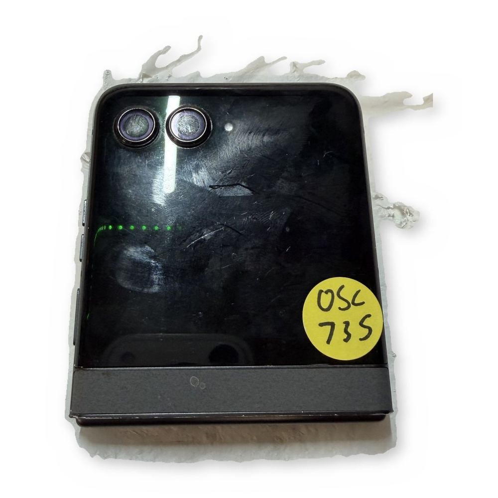 Motorola Razr Foldable Smartphone Untested Heavy Wear - For Parts / Not Working — photo 1
