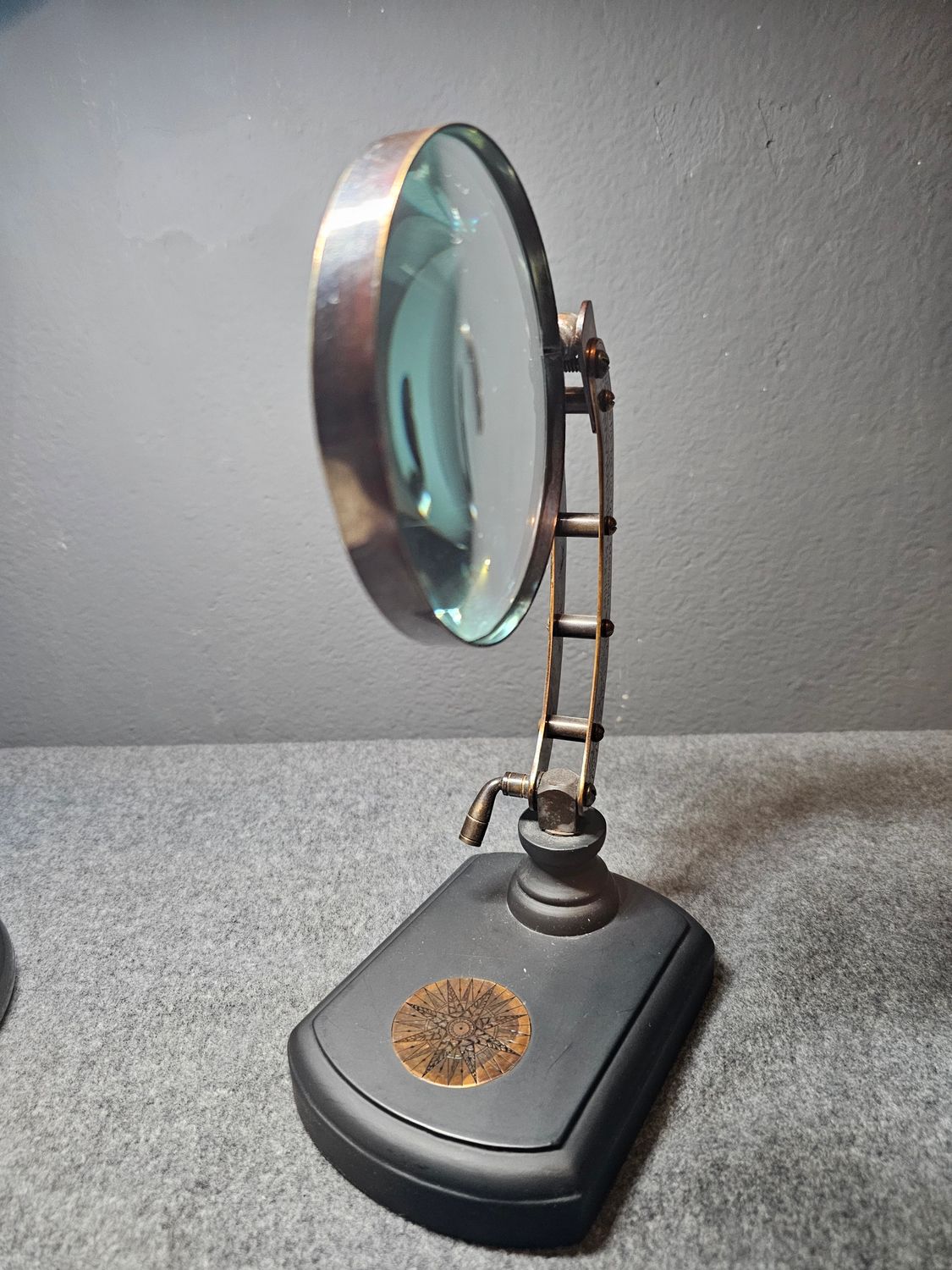 Lupa z regulacją kąta