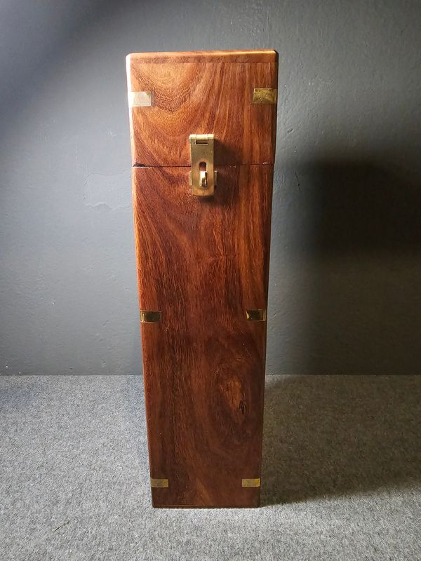 Ekskluzywna drewniana skrzynka na butelkę