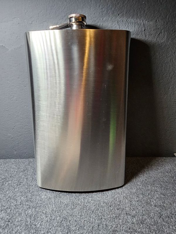 Piersiówka gigantyczna