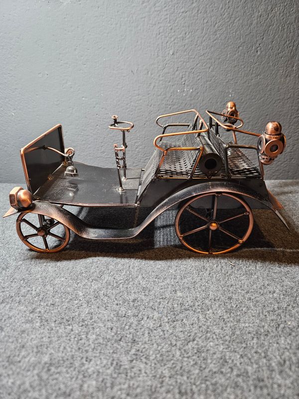 Samochód metalowy retro