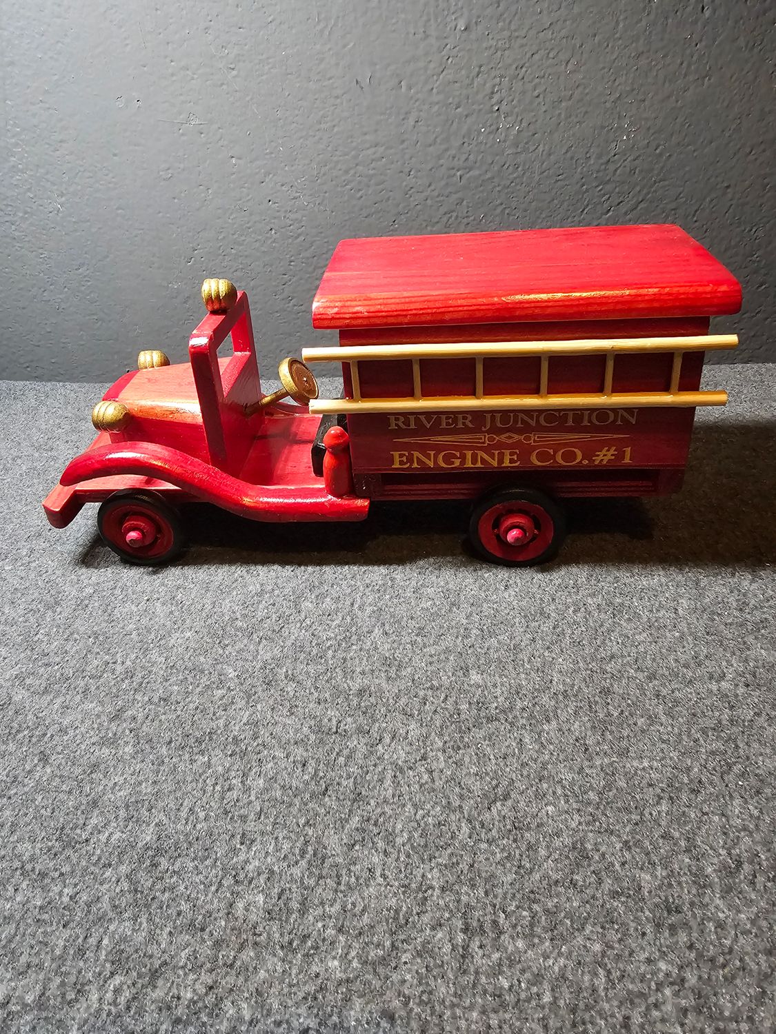 Drewniane auto straż pożarna