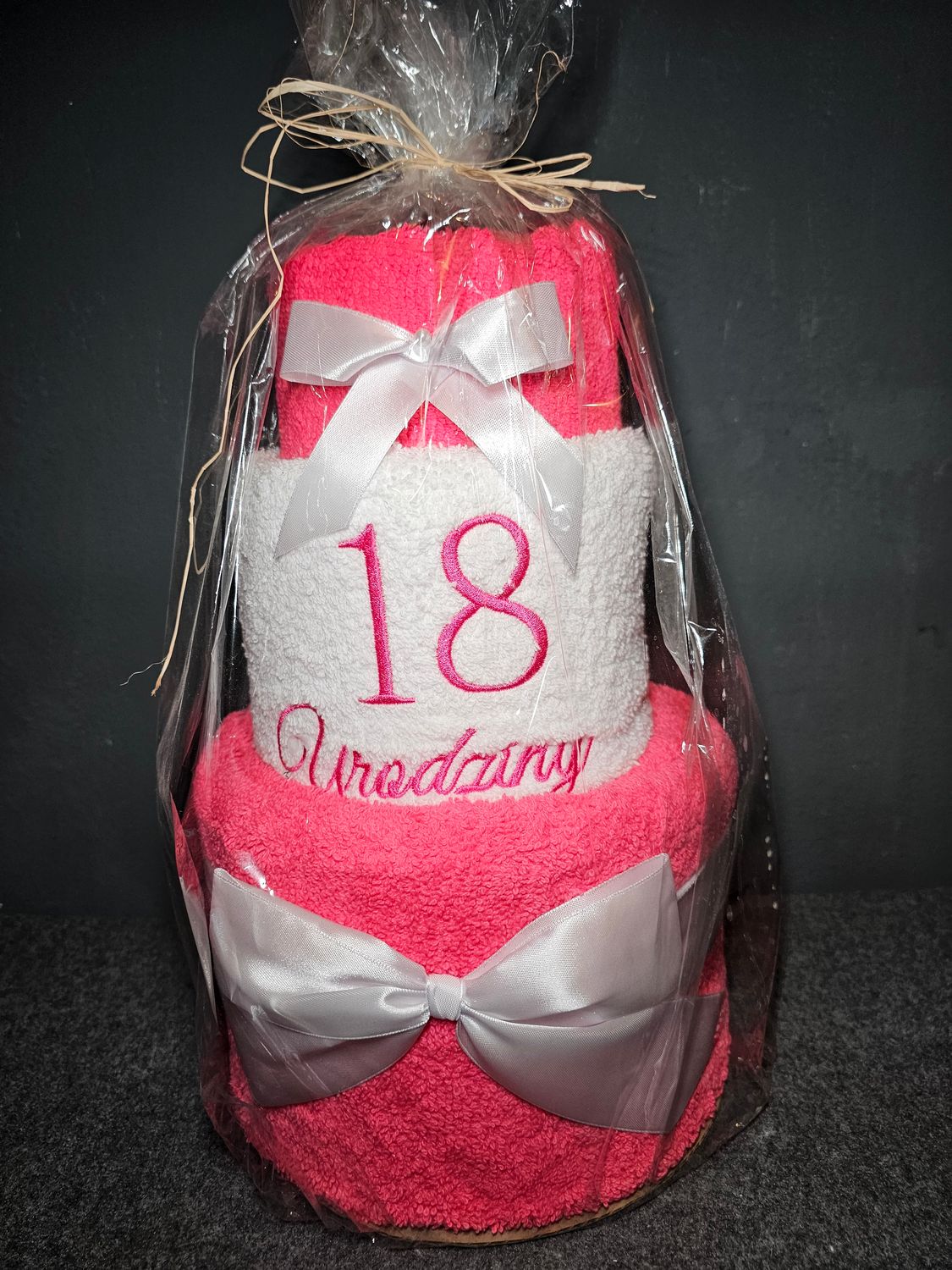 Tort z ręczników 18 urodziny