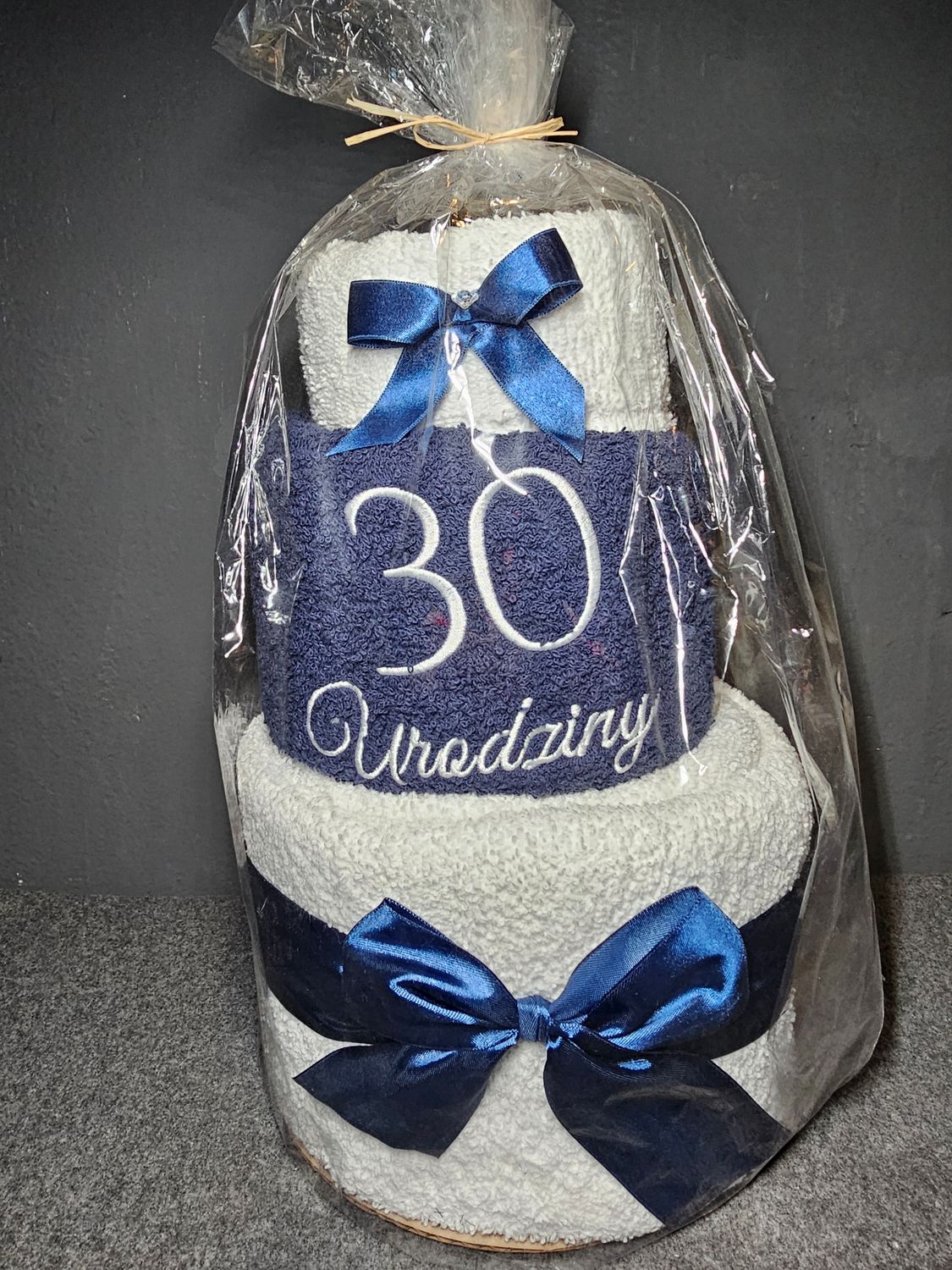 Tort z ręczników 30 urodziny