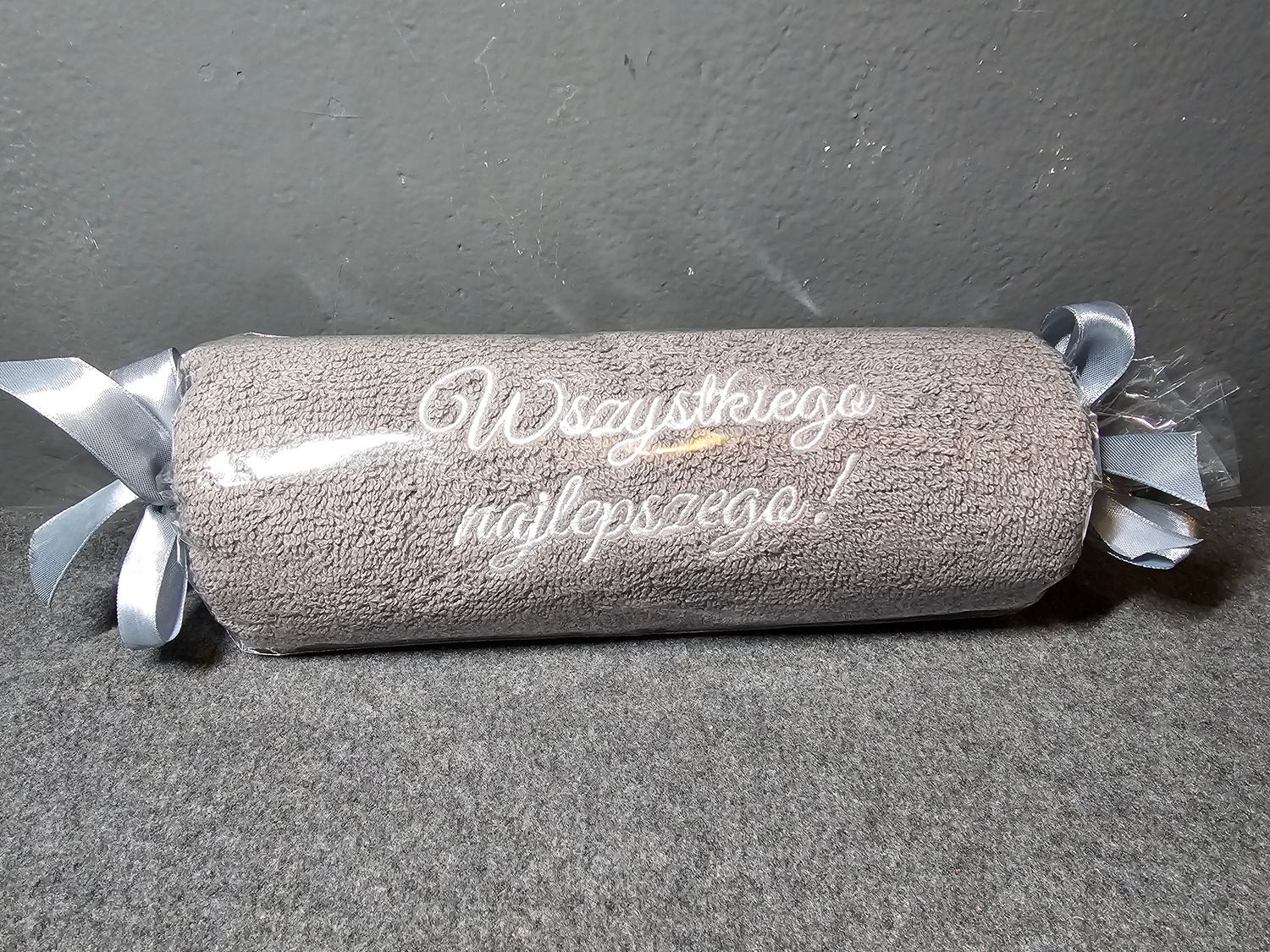 Ręcznik z haftem cukierek Wszystkiego najlepszego