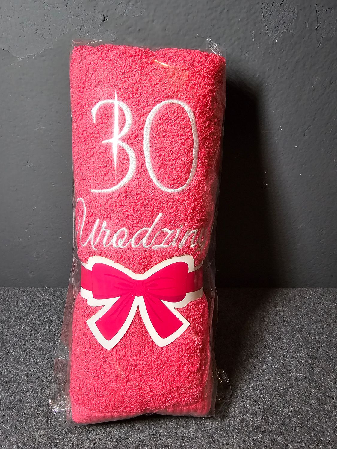 Ręcznik z haftem 30 urodziny