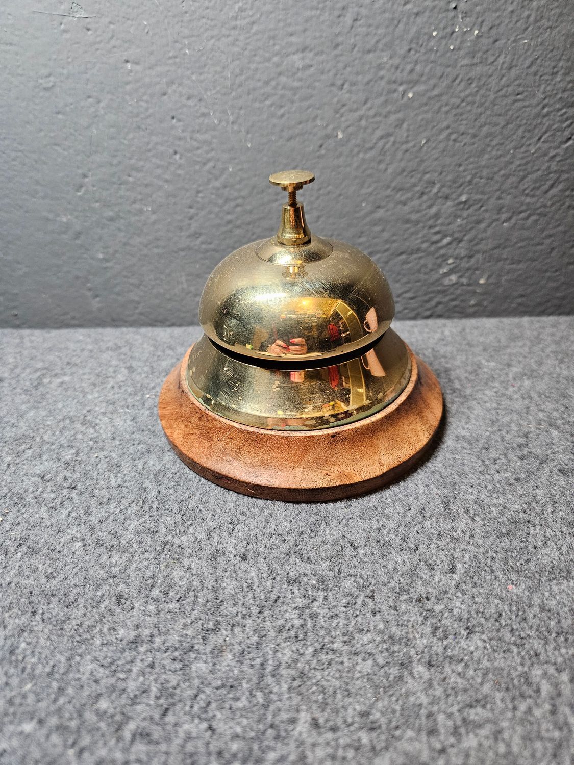 Dzwonek recepcyjny retro