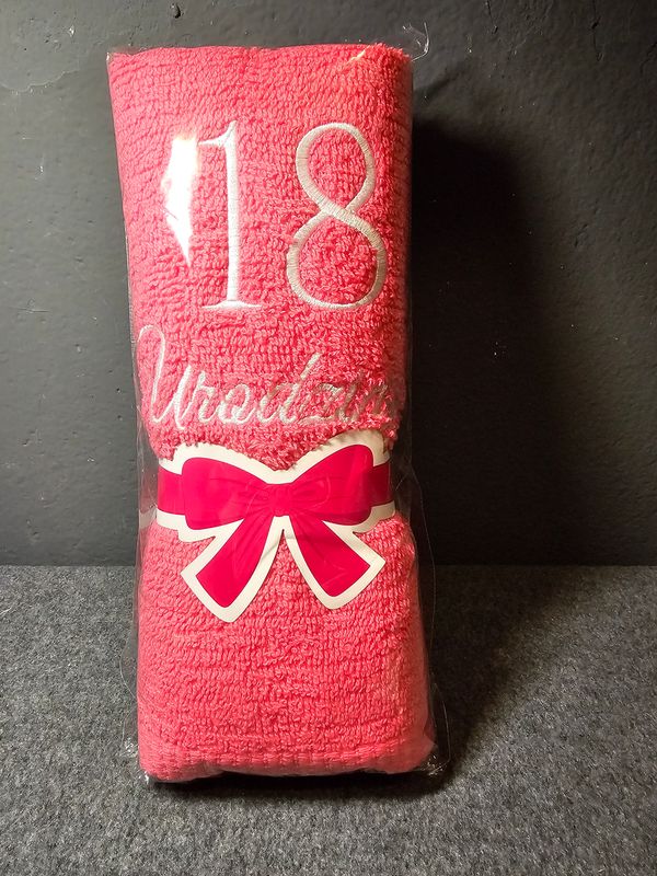 Ręcznik z haftem 18 urodziny