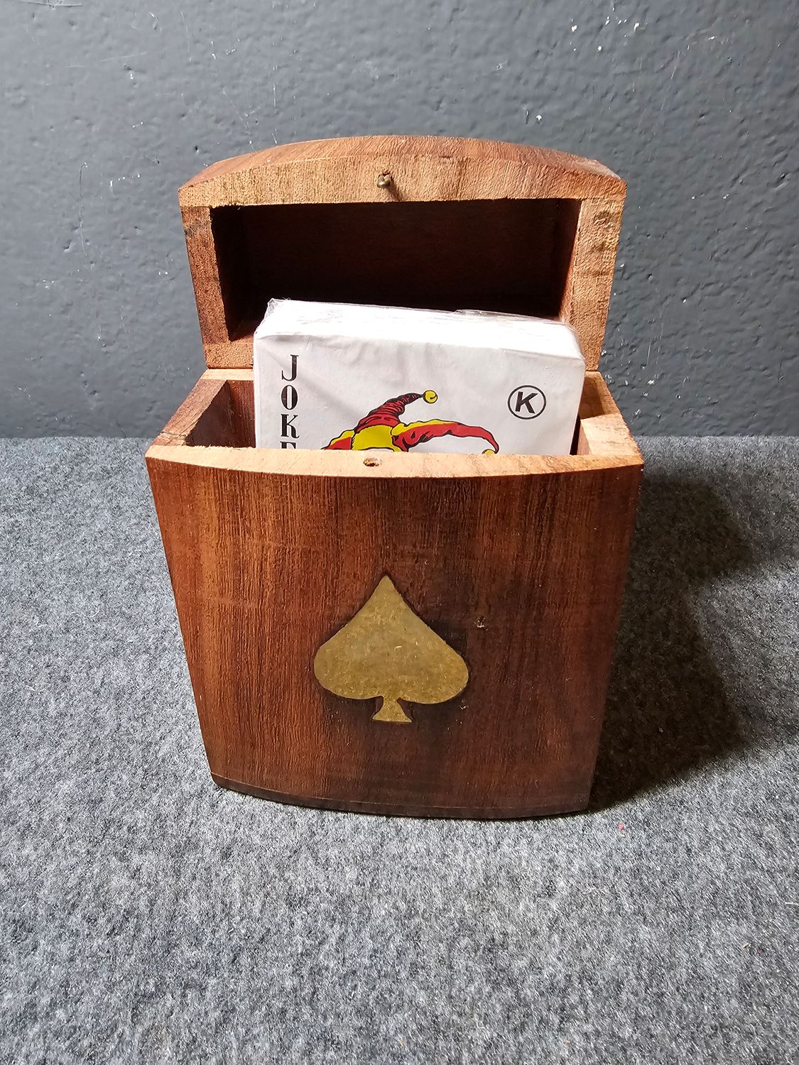 Karty  do gry w drewnianym pudełku