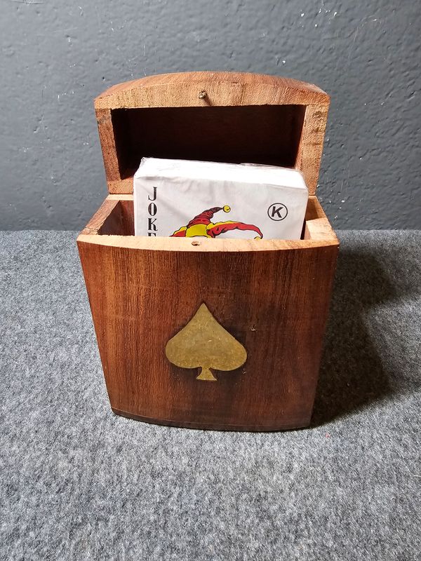 Karty  do gry w drewnianym pudełku