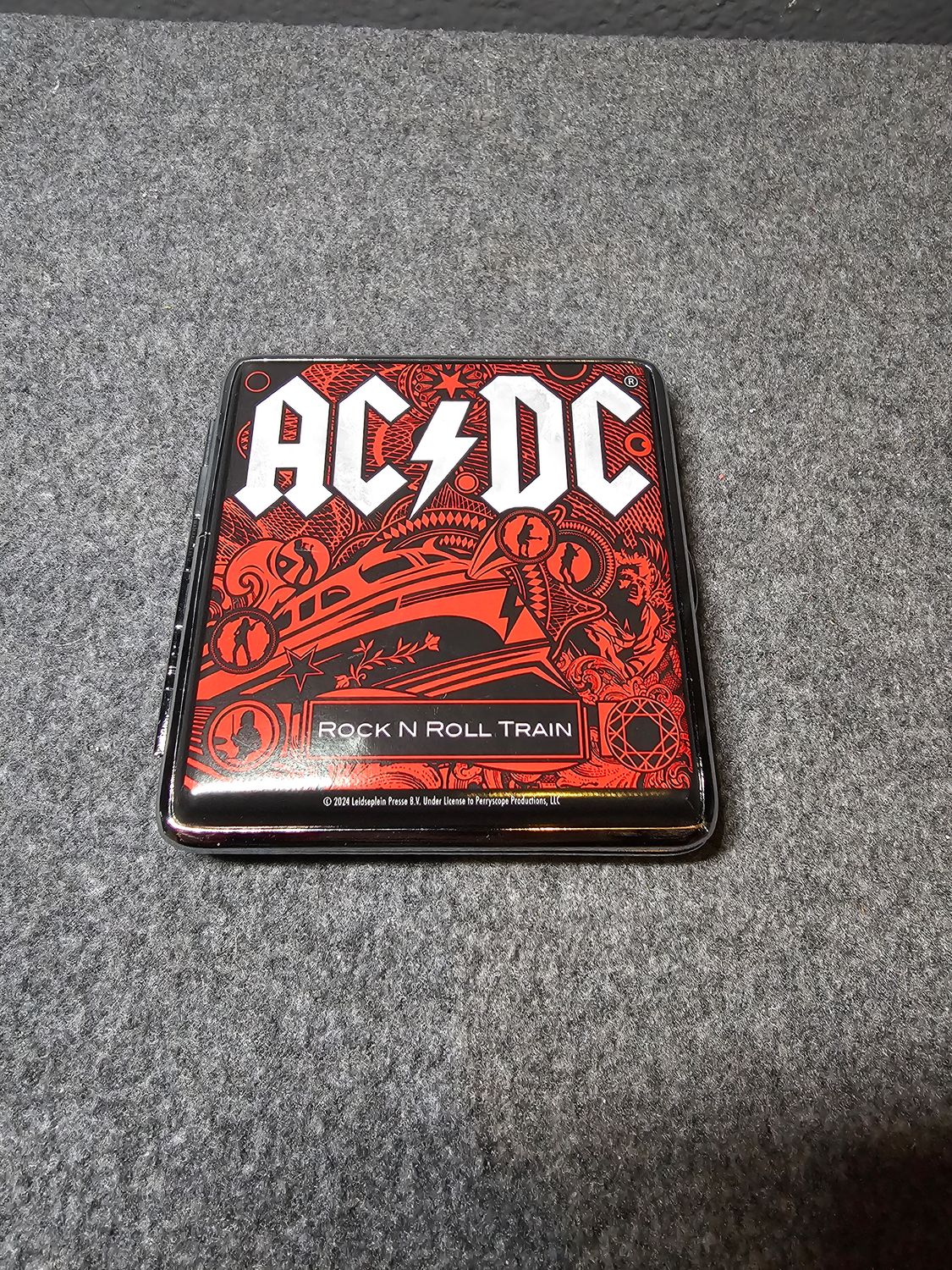 Metalowa papierośnica AC/C