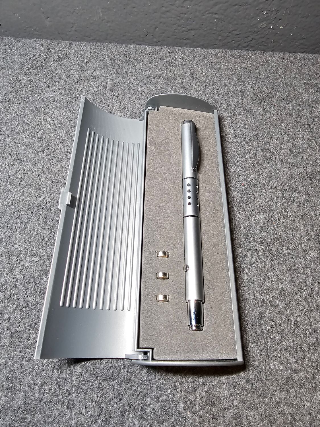 Wskaźnik laserowy z długopisem