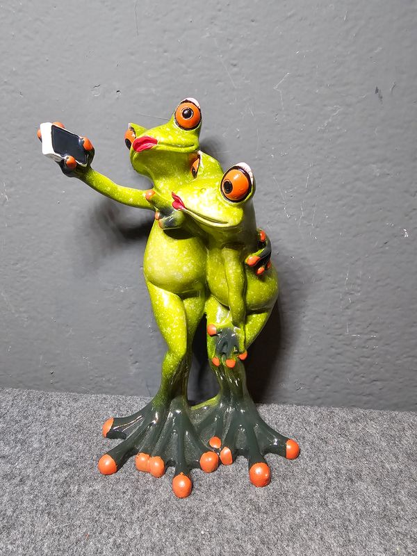 Żabki para robiące selfie