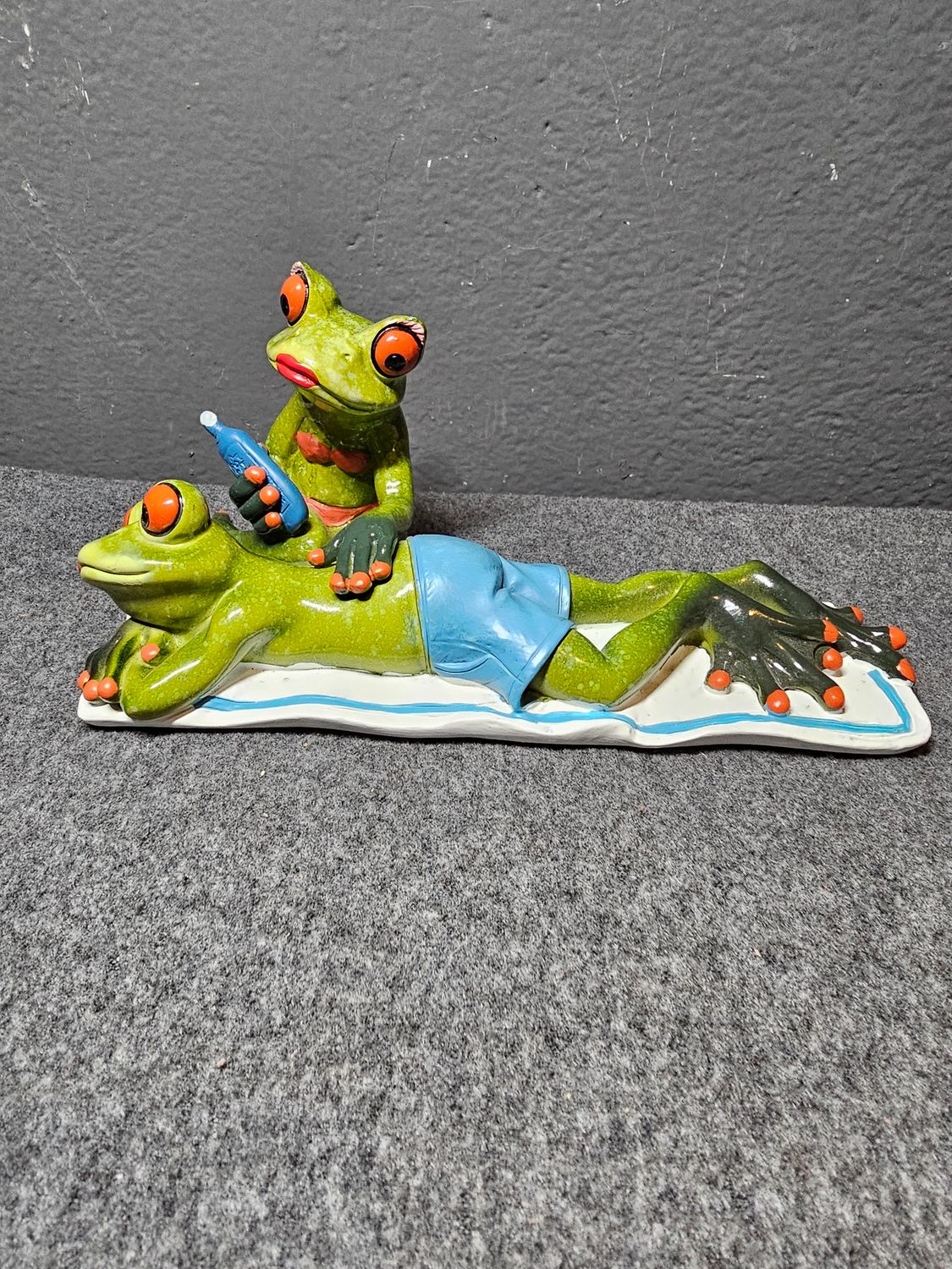 Żaba para na plaży