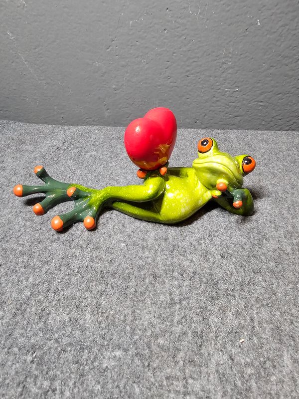 Żaba z sercem leżąca