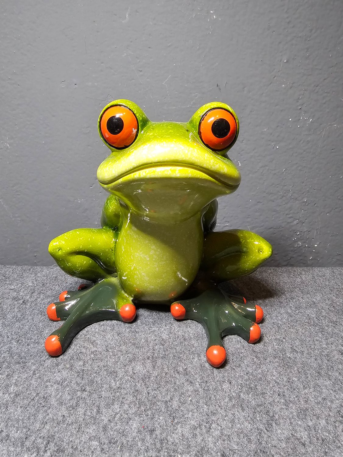 Żaba stojak na butelkę