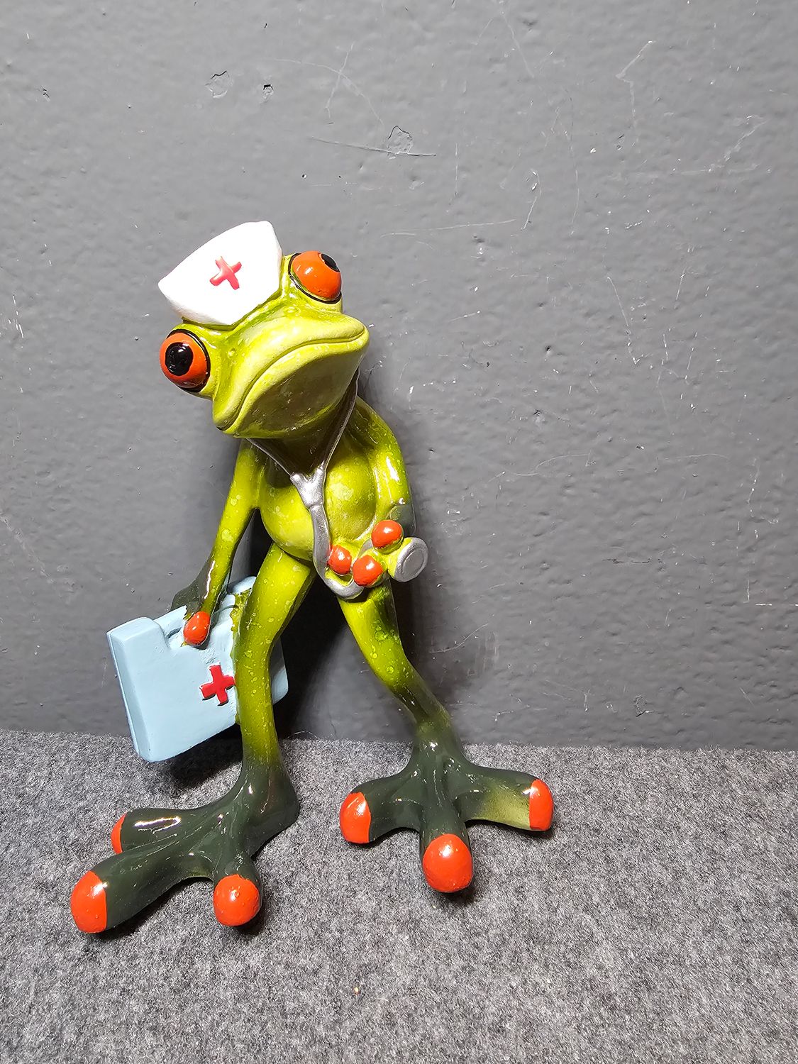 Żaba ratownik medyczny