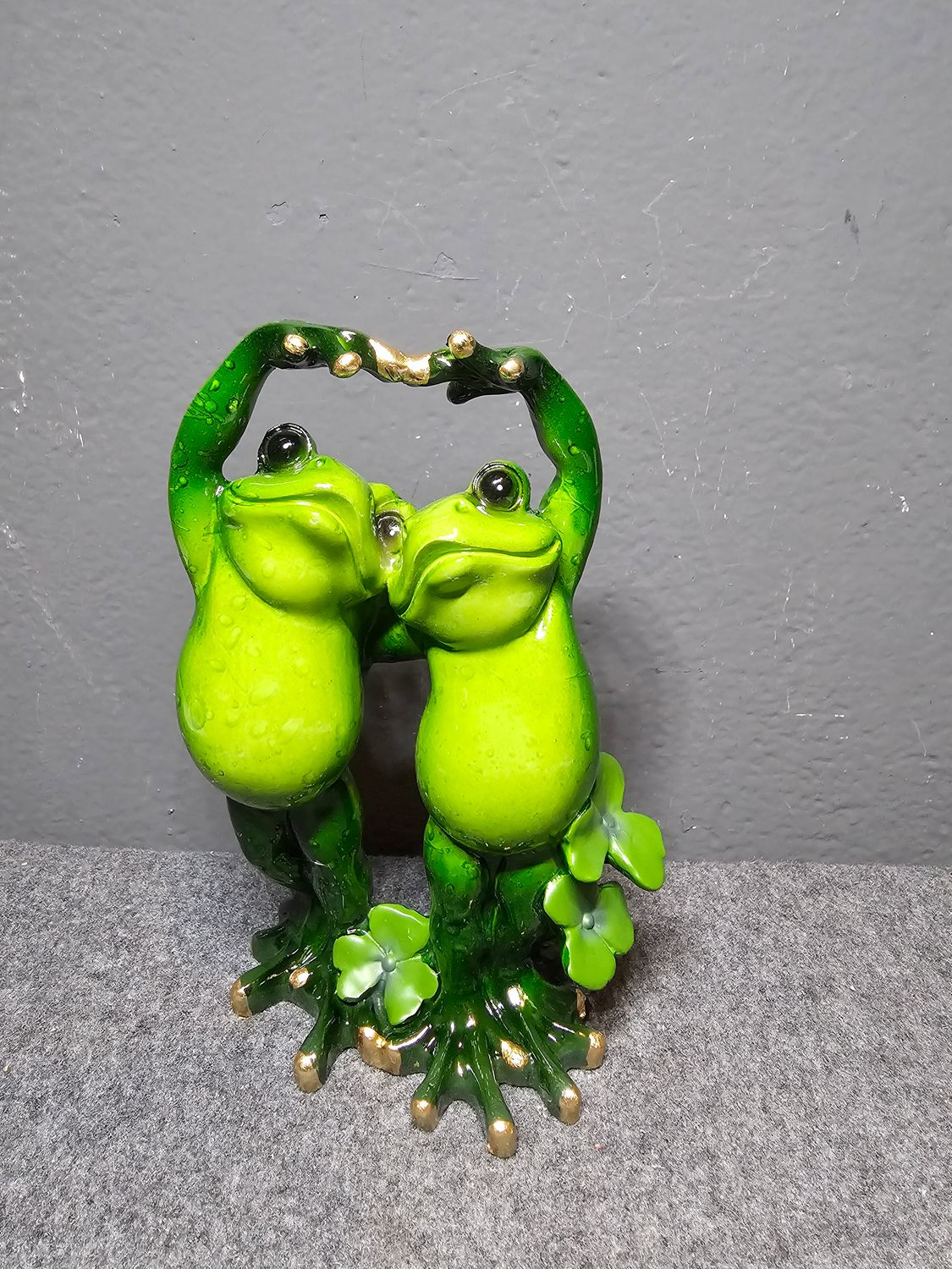 Żaba para z koniczynką