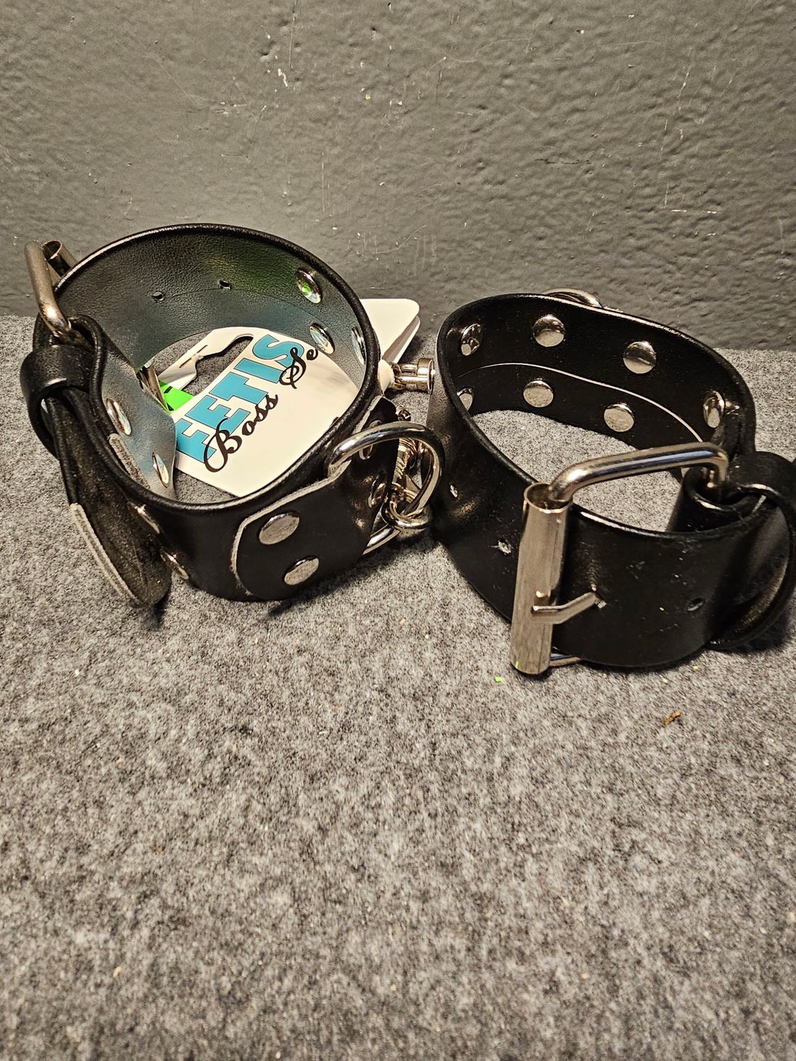 Kajdanki z ćwiekami