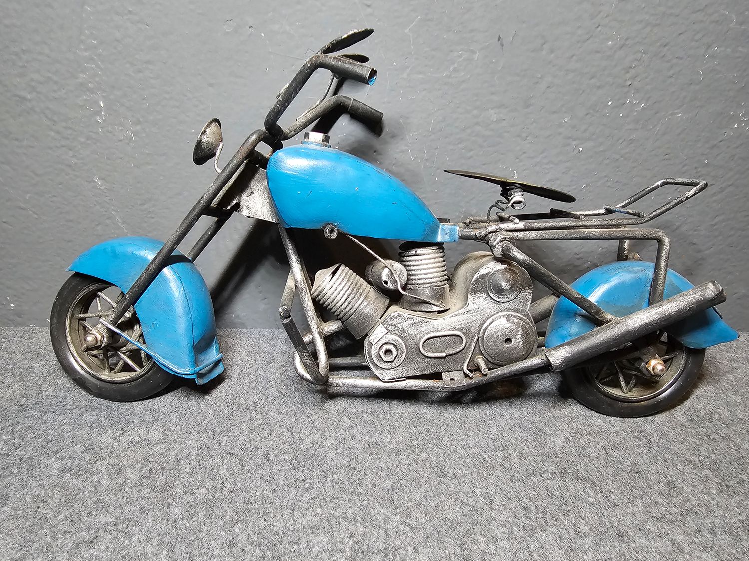 Motocykl metalowy niebieski