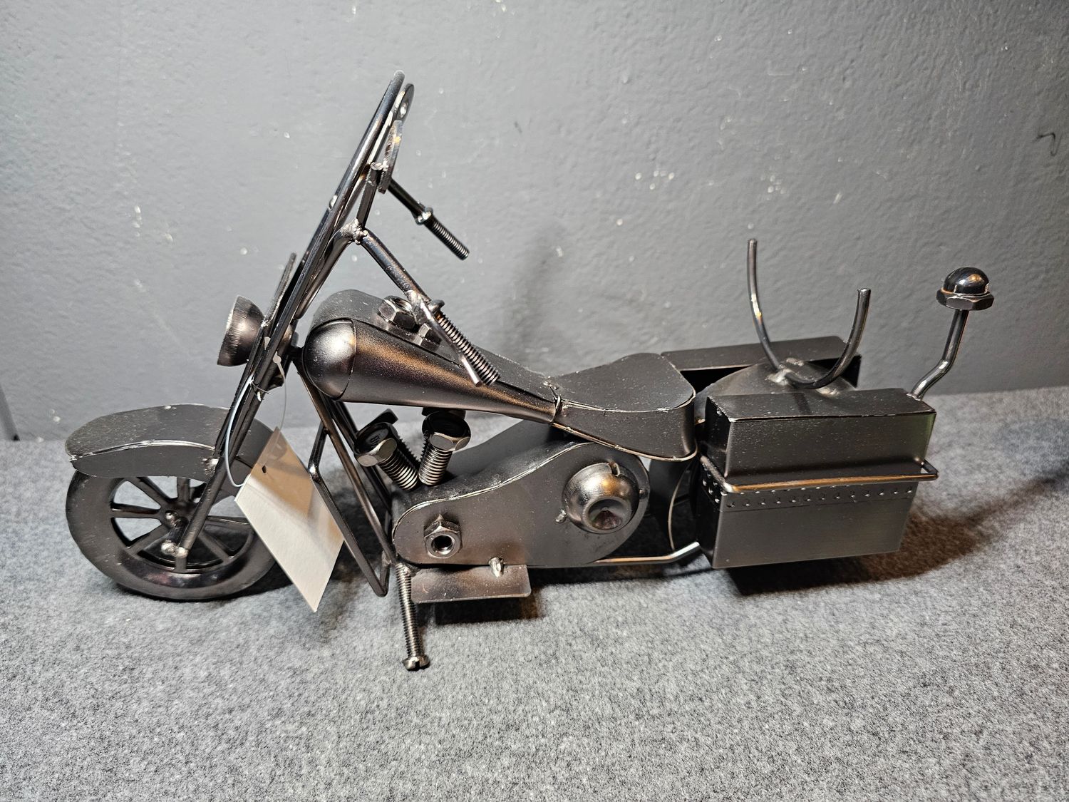 Stojak metalowy na butelkę