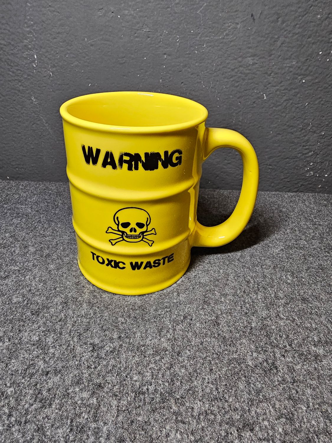 Kubek toksyczny z czaszką
