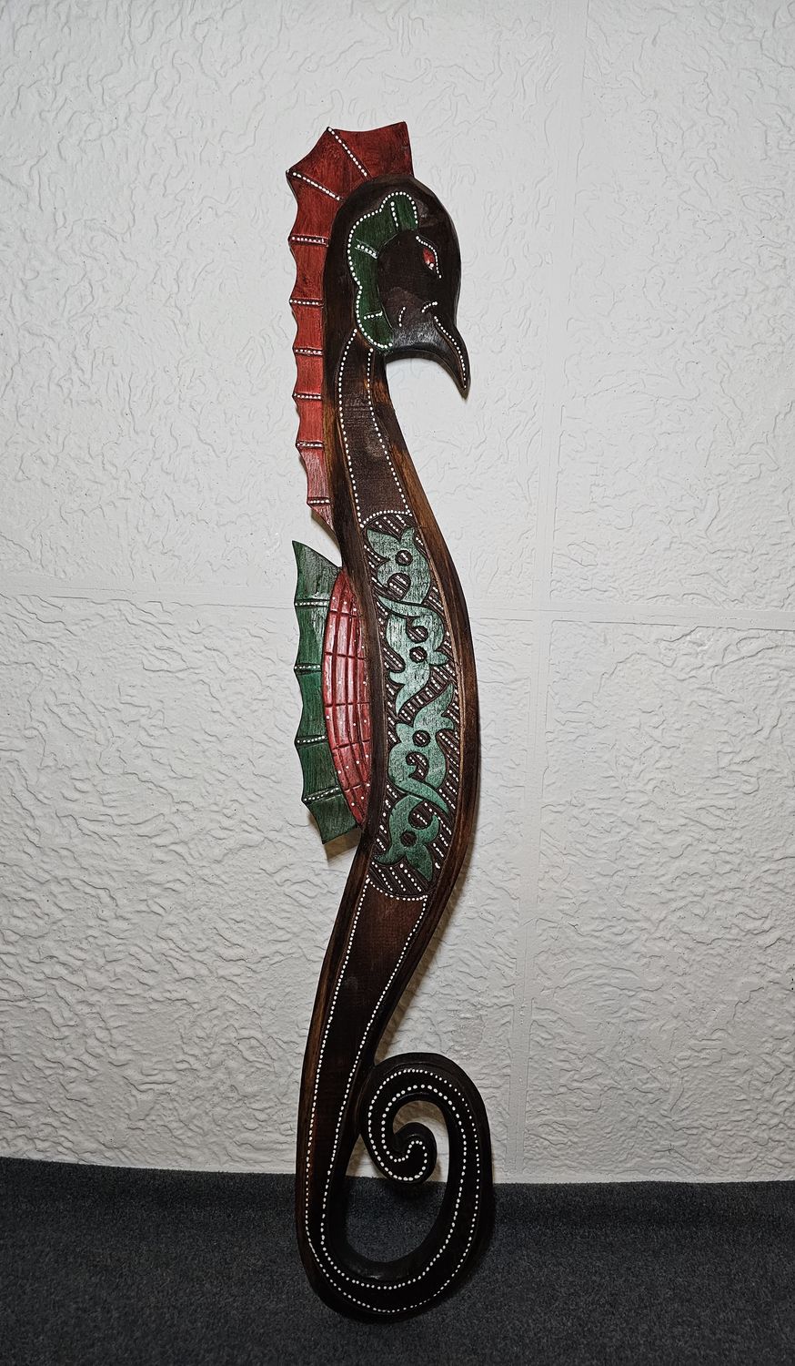 Płaskorzeźba drewniana konik morski