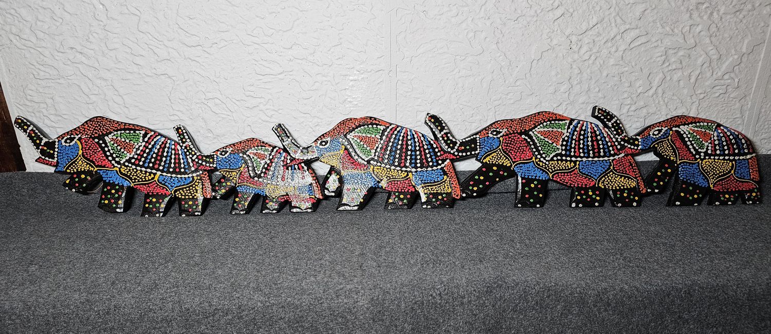 Płaskorzeźba drewniana słonie kolor