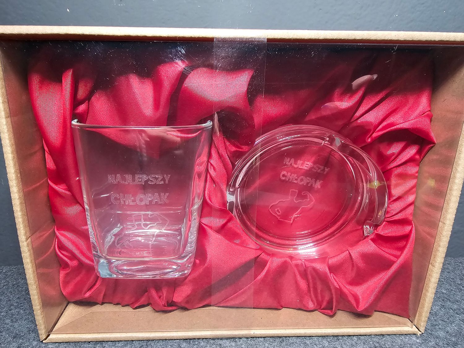 Zestaw szklanka plus popielniczka