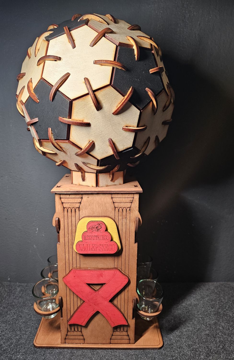 Karafka drewniana piłka