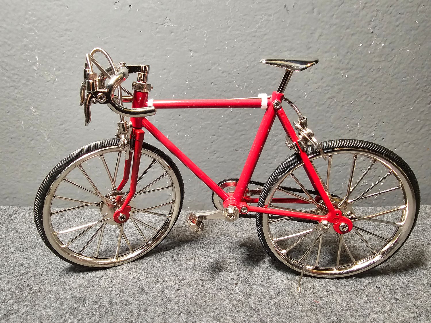 Metalowy rower w skali 1:10
