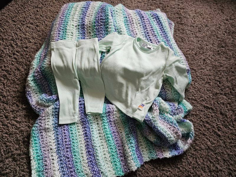 Kocyk niemowlęcy robiony na szydełku