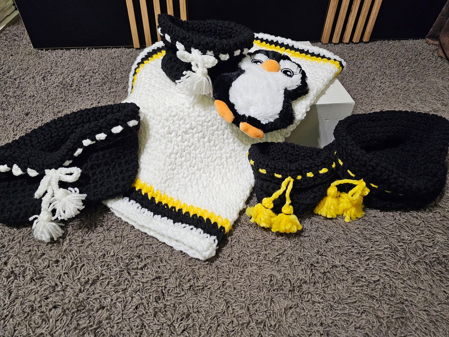 Kocyk niemowlęcy robiony na szydełku, 4 koszyki i przytulanka