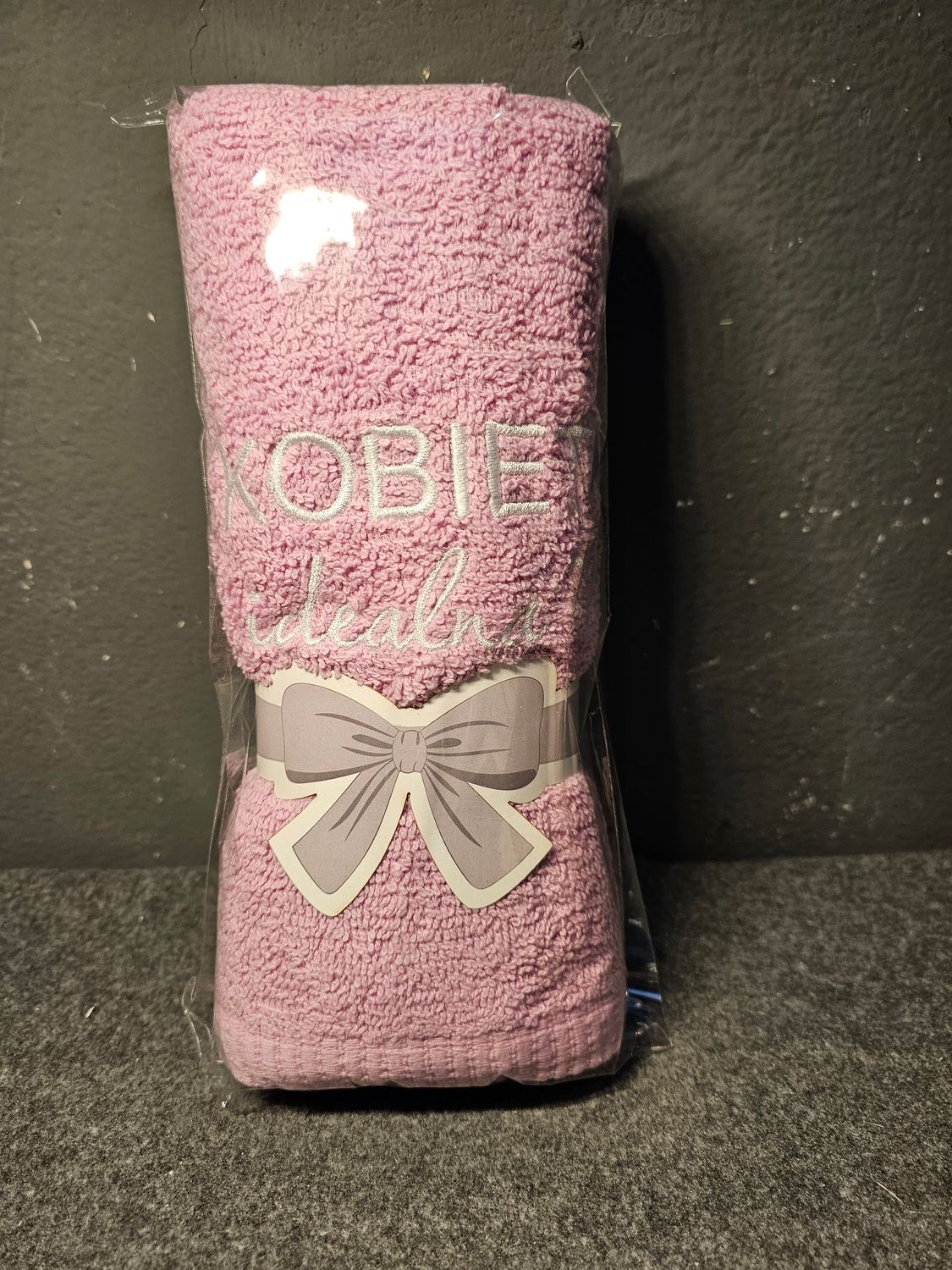 Ręcznik z haftem kobieta idealna