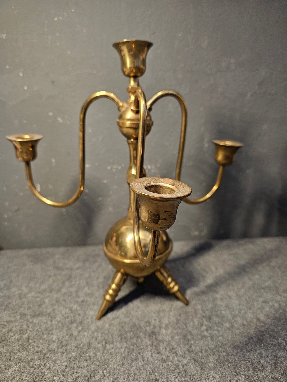 Świecznik z mosiądzu trójramienny