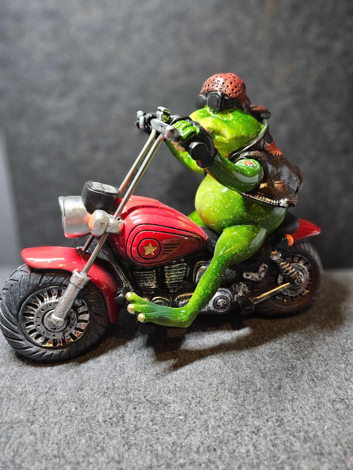 Żaba motocyklista